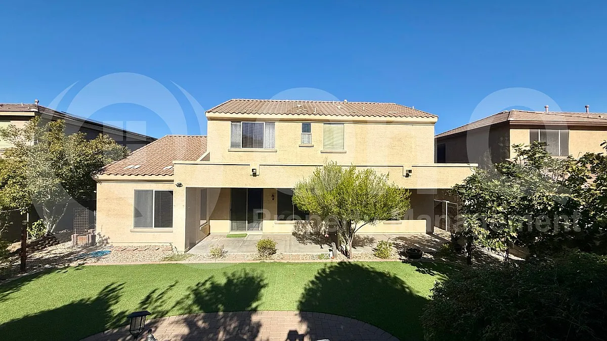 5 bed, 3.5 bath, 3735 sqft, $3,299 — Photo 4