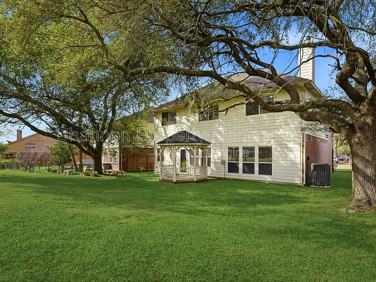 3327 Shady Glen Ln — Photo 26