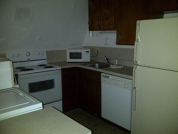 2nd image of 1717 Airport Dr #A