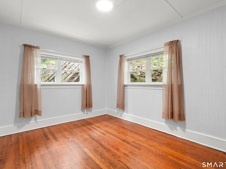 399 Hawthorne Ave — Photo 29