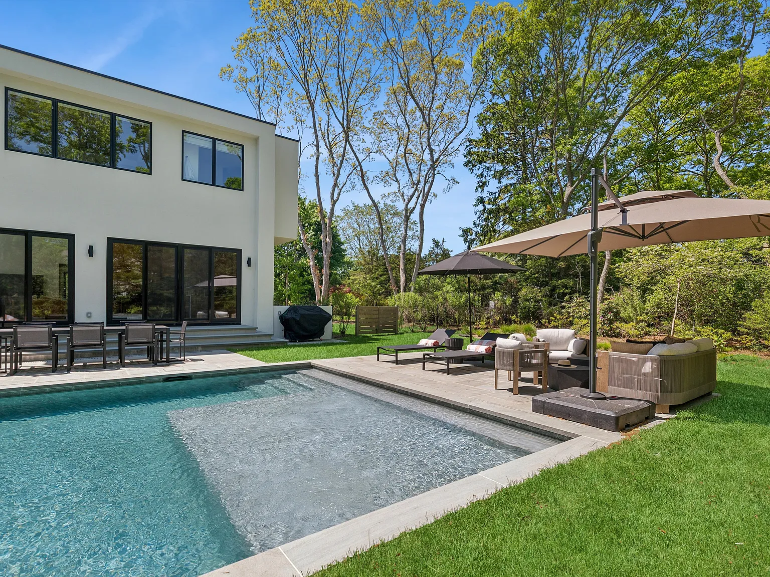Brand New Construction With Gorgeous Golf Course Views — Photo 2