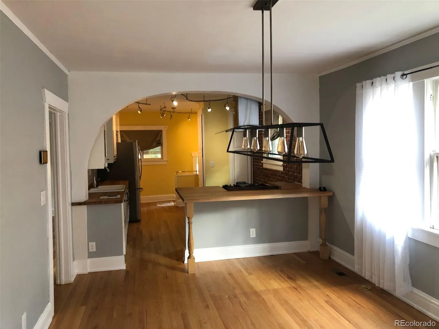 4 bed, 2.5 bath, 2100 sqft, $4,500 — Photo 3
