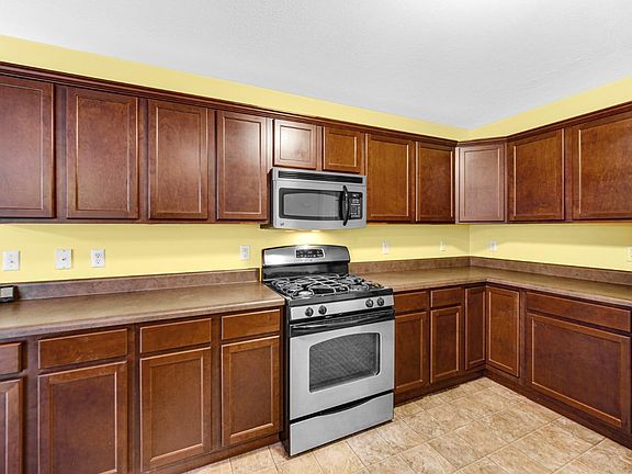 4th image of 876 Rockwell Ln