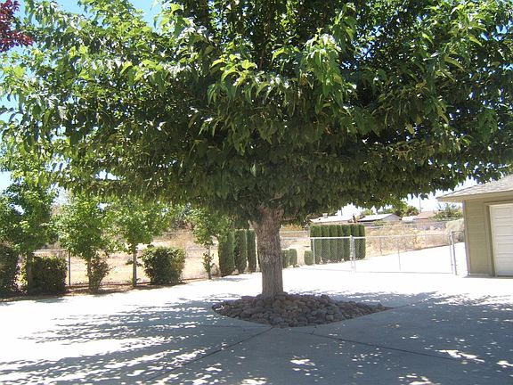 5th image of 12692 Magnolia Ave