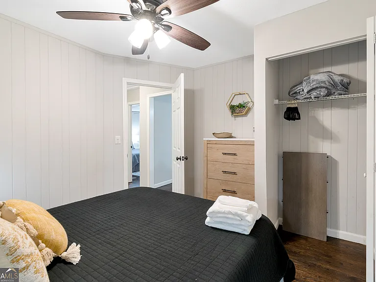 240 Lake Dr — Photo 13