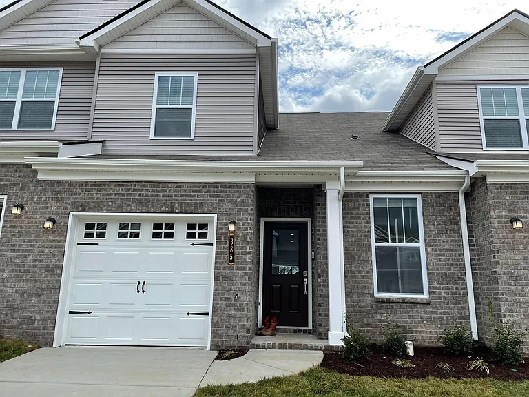 385 Casper Dr — Photo 1