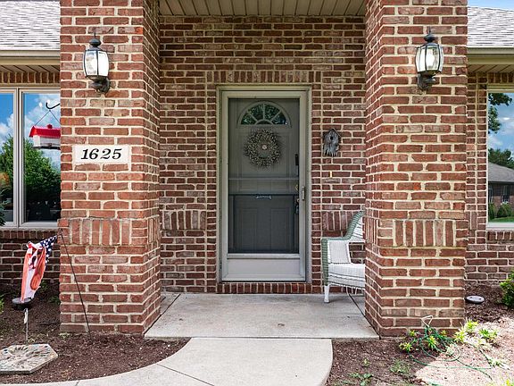 3rd image of 1625 S Patriot Dr