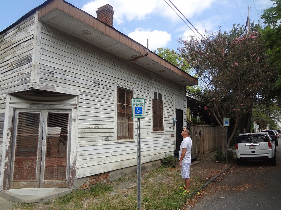 2nd image of 2239 Laurel St