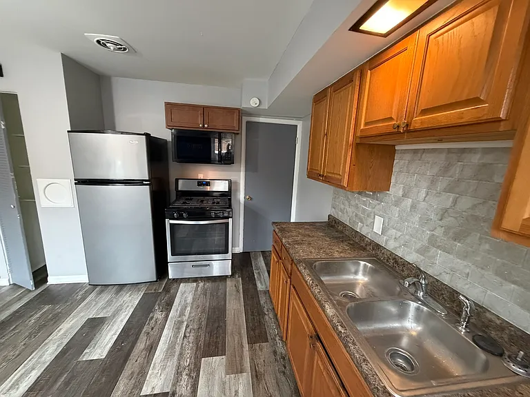 901 N Meadows Ct #D — Photo 12