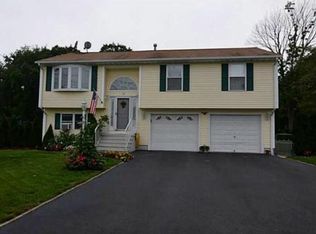 38 Hamlet Ct, Bristol, RI 02809