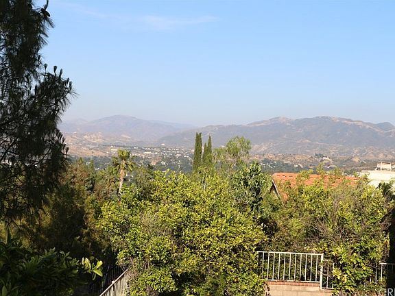 5th image of 24833 Laurelcrest Ln