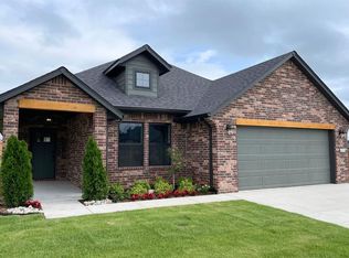 4825 Sundowner Ln, Edmond, OK 73034