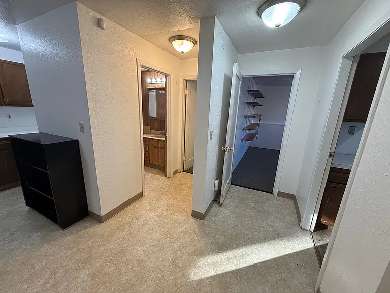 524 N Klevin St — Photo 3