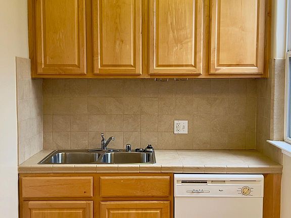 3rd image of 28 Cole St APT 5