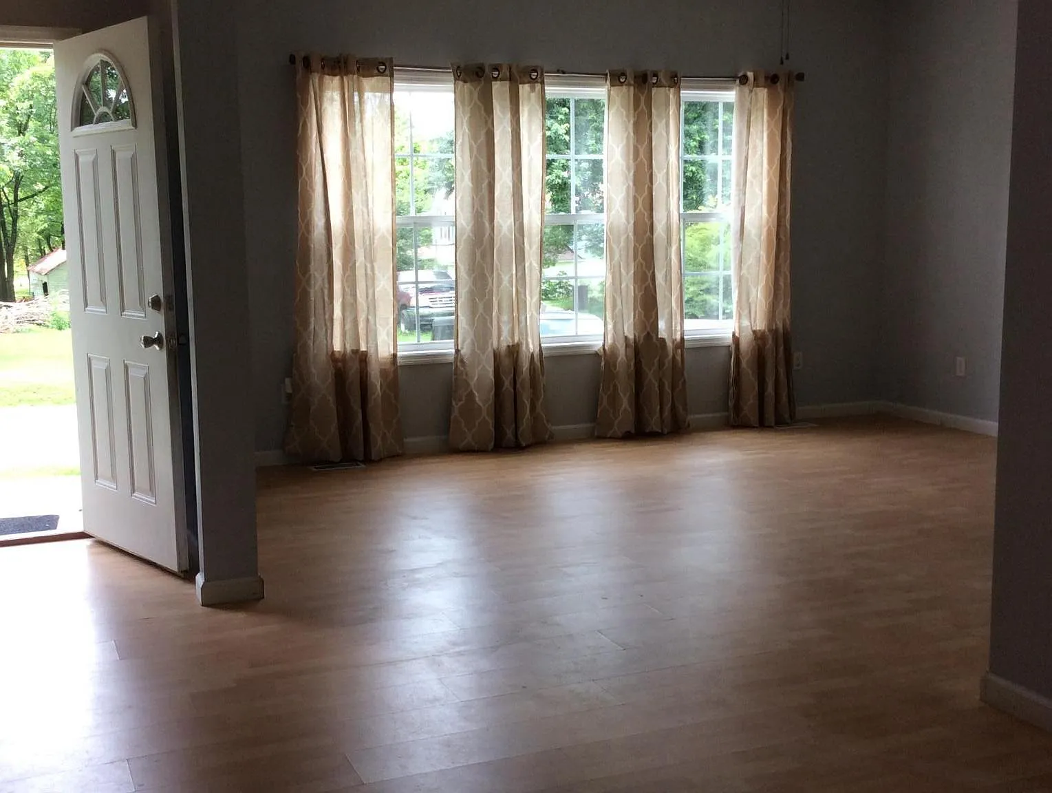 4 bed, 2387 sqft, $2,395 — Photo 3