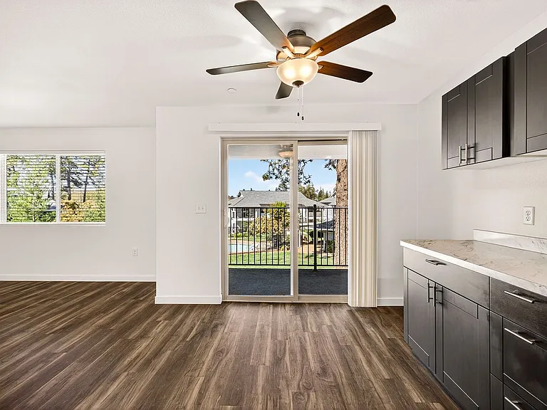 Villa Monterey Apartments — Photo 50