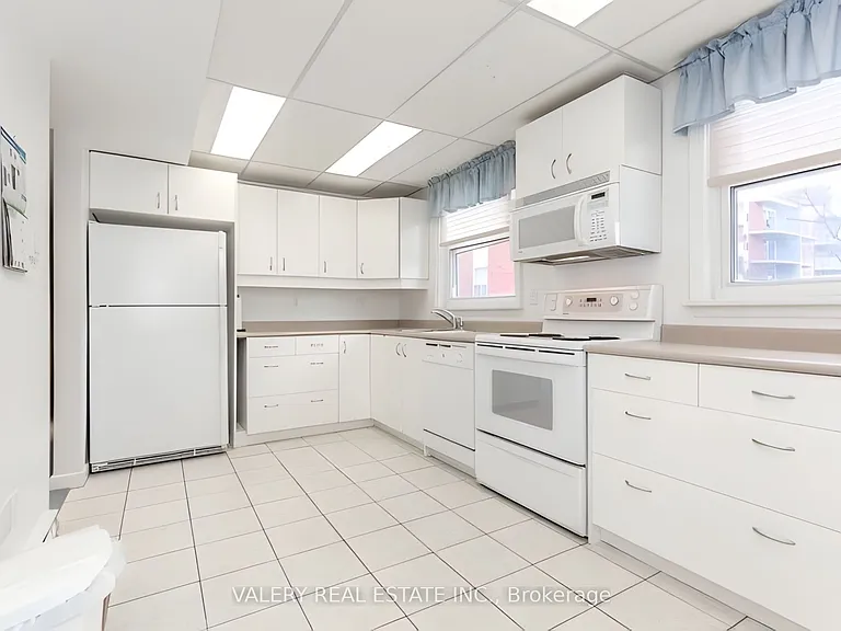 47 Ranleigh Ave #201 — Photo 6