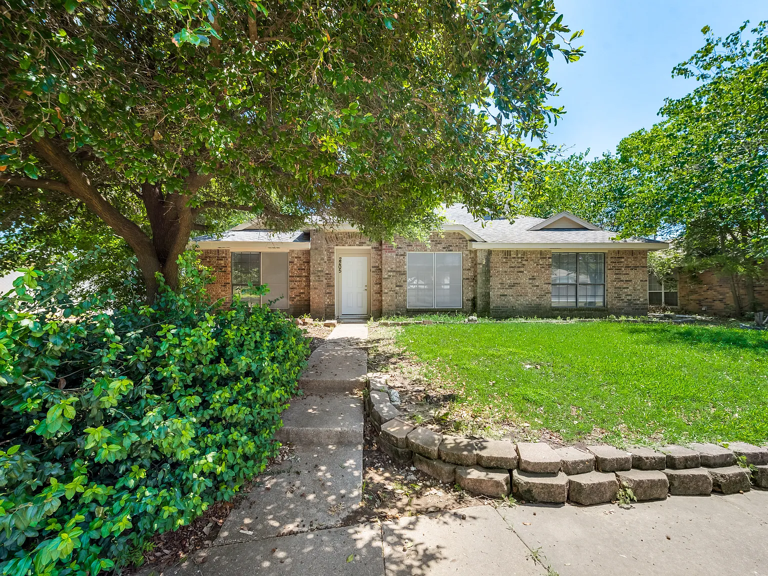 3 bed, 2.0 bath, 1500 sqft, $1,899 — Photo 3