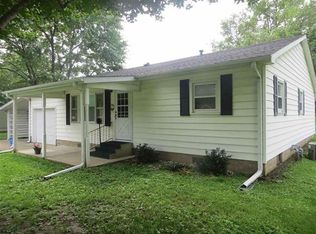 811 E Pine St, Mason City, IL