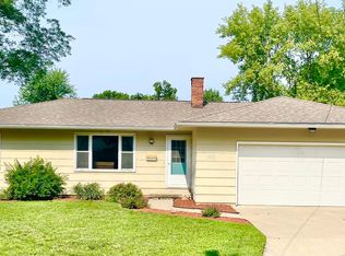 1915 Highview Ct, Cedar Falls, IA 50613