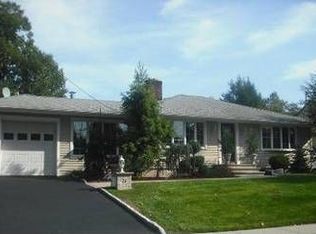 26 Acorn Dr, Clark, NJ 07066