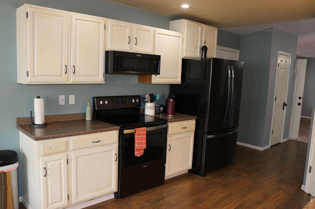 1005 Glacier Ct