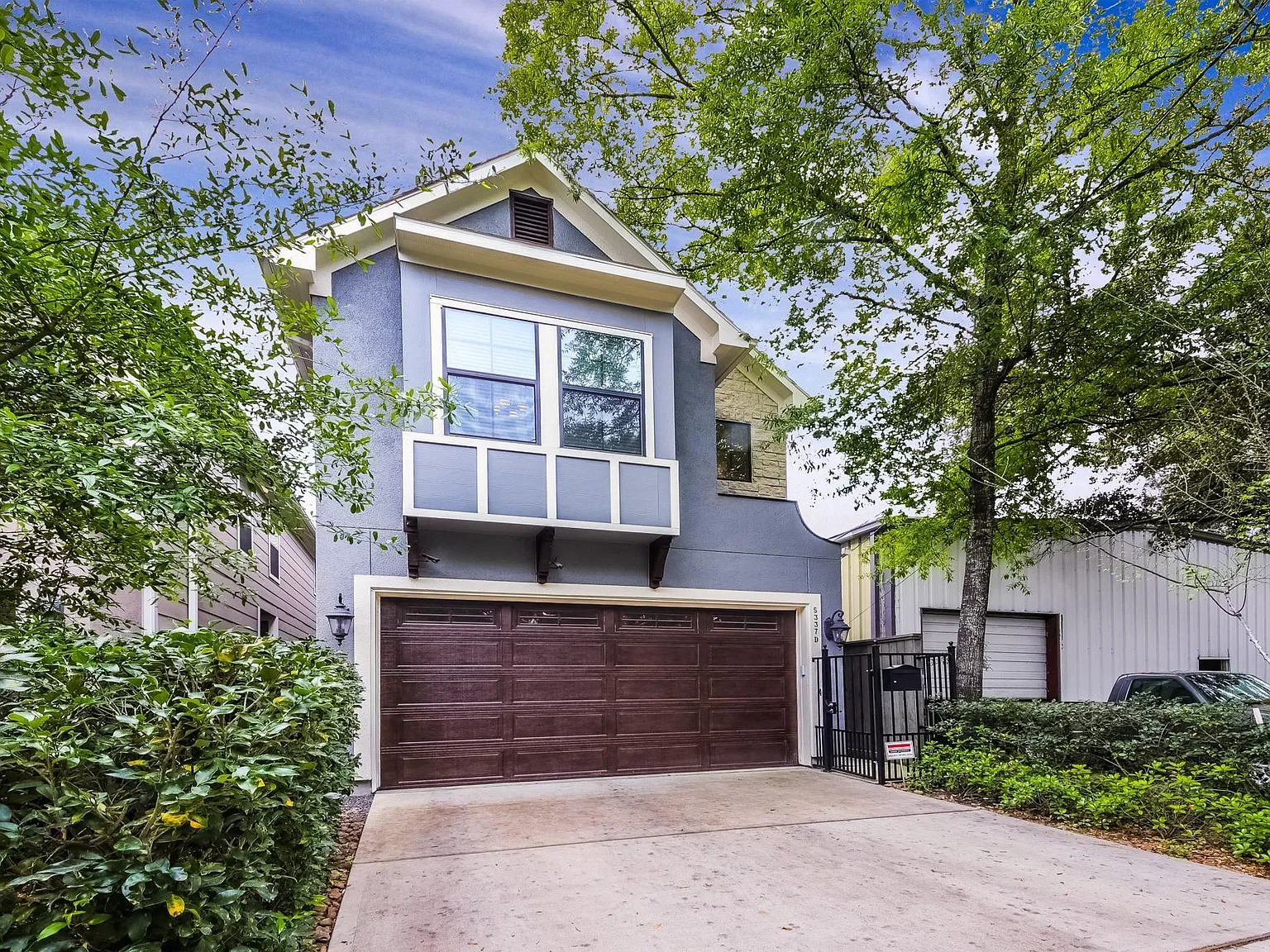 3 bed, 2.5 bath, 2116 sqft, $3,300 — Photo 3