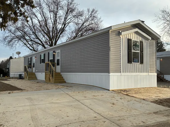 223 S Lyon Woods #100, South Lyon, MI 48178