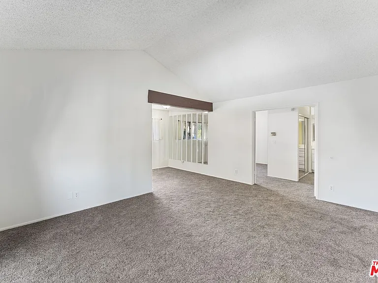 4 Streamwood — Photo 7