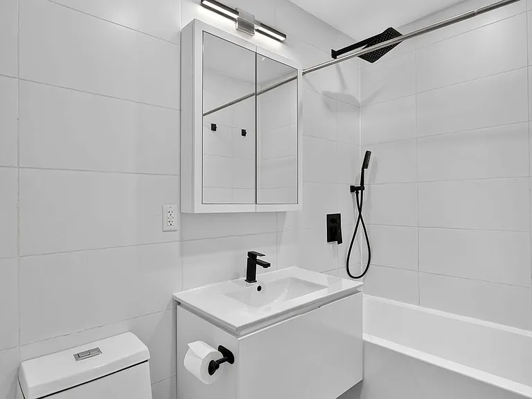 241 W 75th St #3D — Photo 6