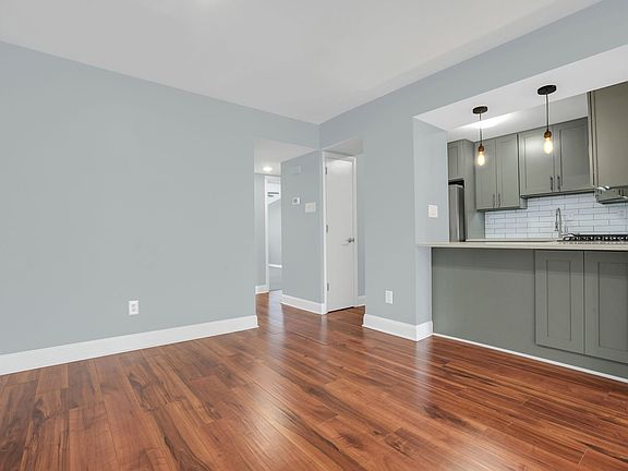 4th image of 324 Hermit St #1