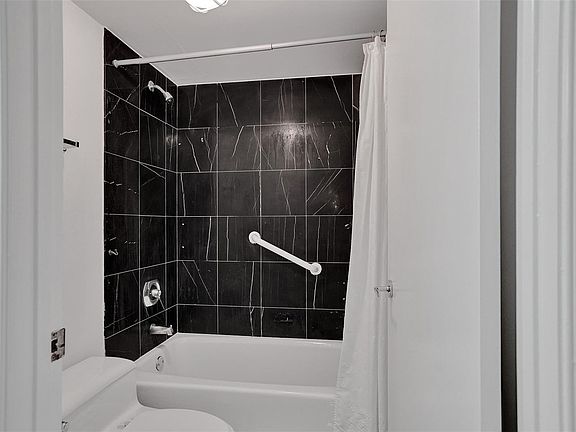 5th image of 6769 Collins Ave #300