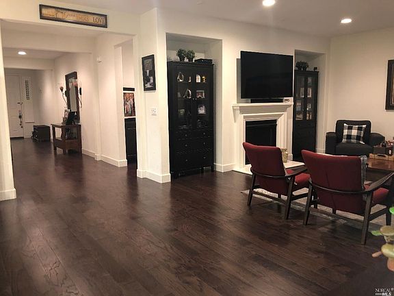 3rd image of 758 Canterbury Cir