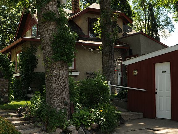 3rd image of 241 10th Ave N
