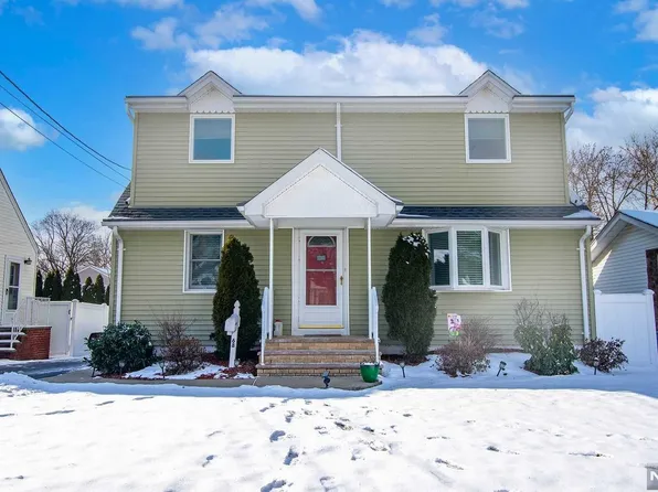 68 Stratford Rd, Dumont, NJ 07628