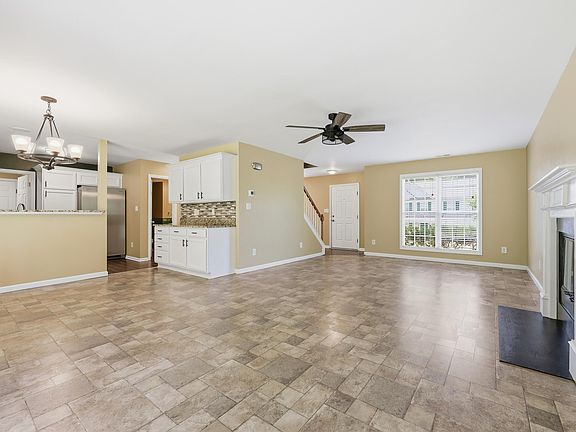 4th image of 805 Northwood Hills Ave