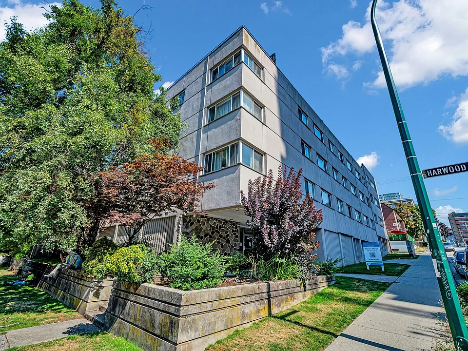 1101 Harwood St #209