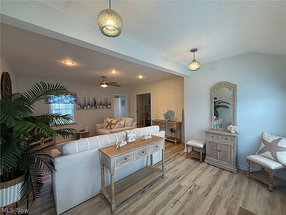 5th image of 5237 Lake Rd W