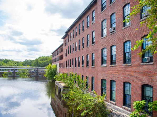 Glenark Oaks, 78 Oak St, Woonsocket, RI 02895