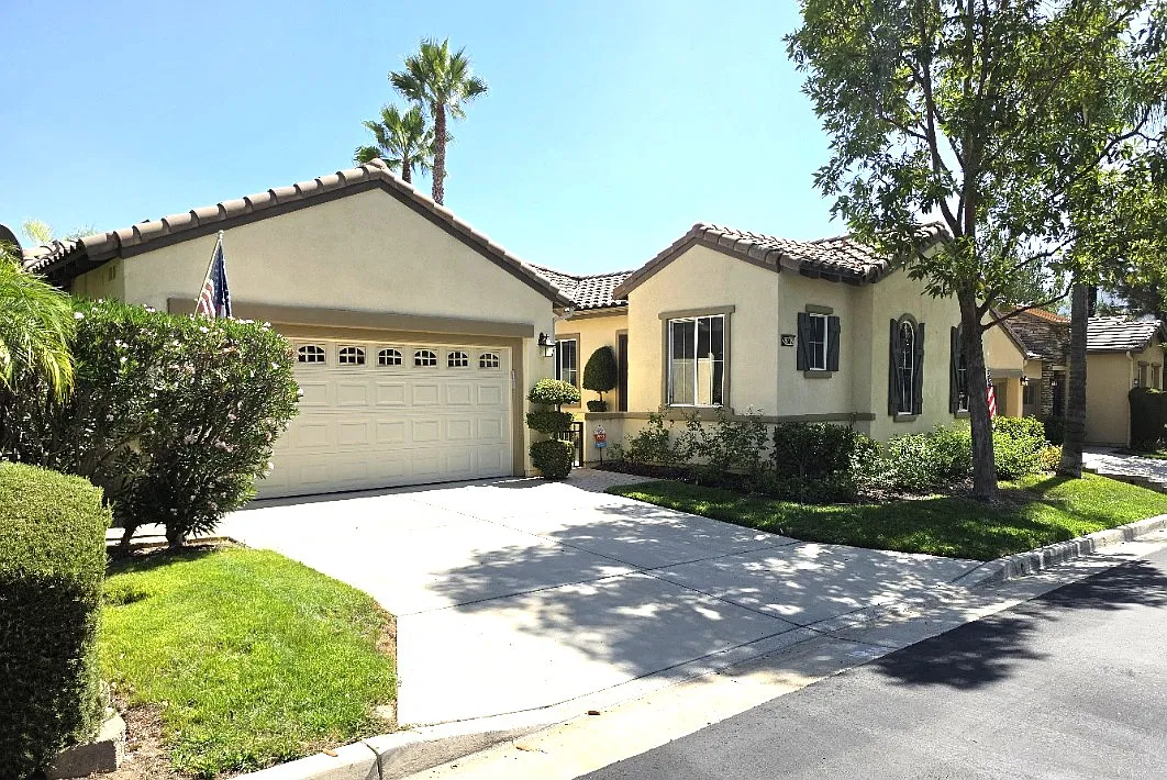 3 bed, 3.5 bath, 2345 sqft, $4,200 — Photo 3