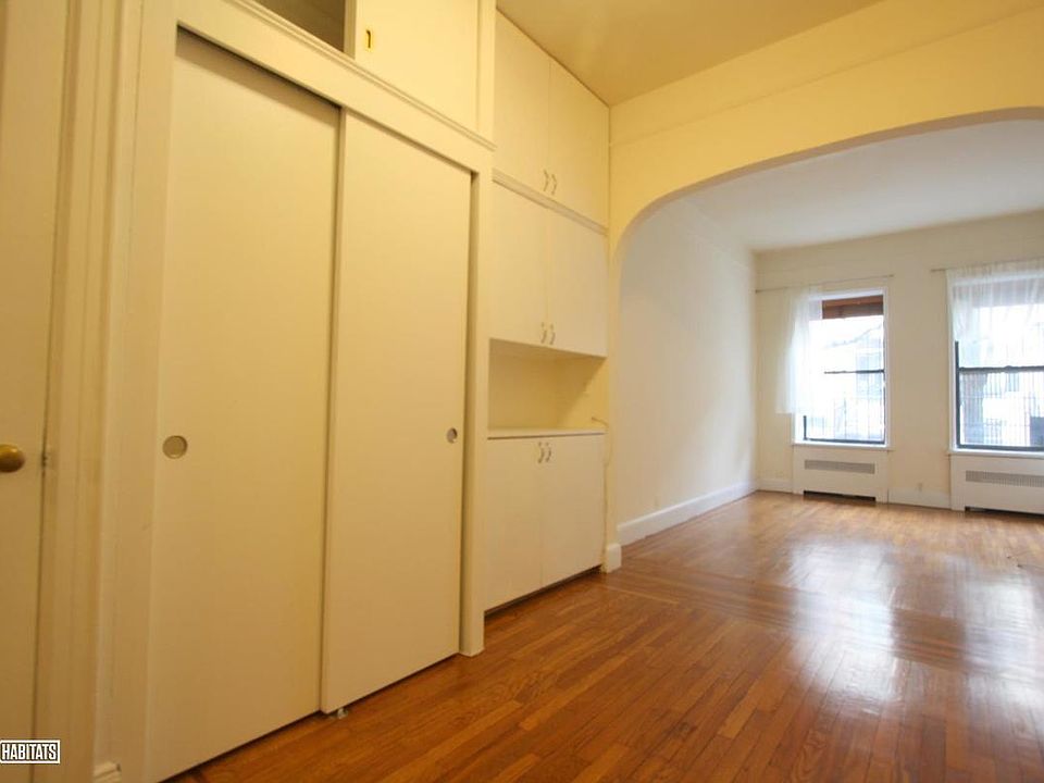 2nd image of 452 W 47th St APT 1C
