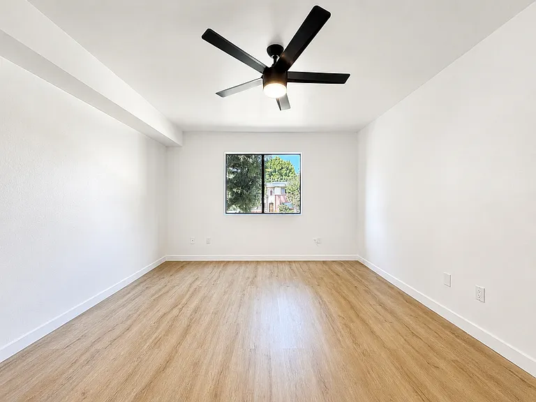 Moorpark Lofts — Photo 14