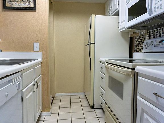 3rd image of 4108 Enchanted Oaks Cir #1415