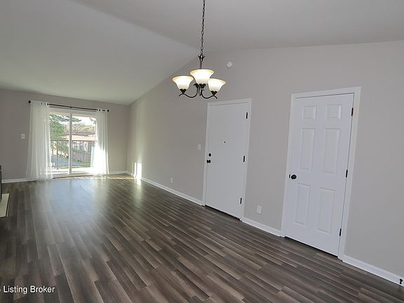 4th image of 3312 Colonial Manor Cir Unit 5A
