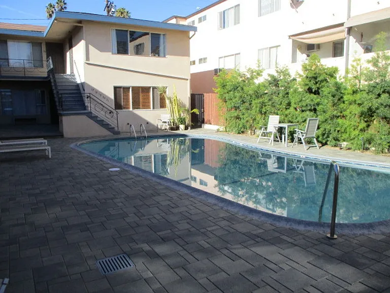 1435 N Fairfax Ave #20 — Photo 2