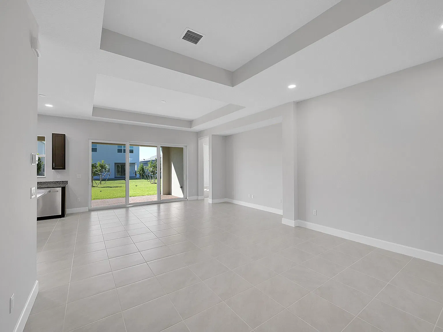 3 bed, 2.0 bath, 1800 sqft, $3,300 — Photo 3