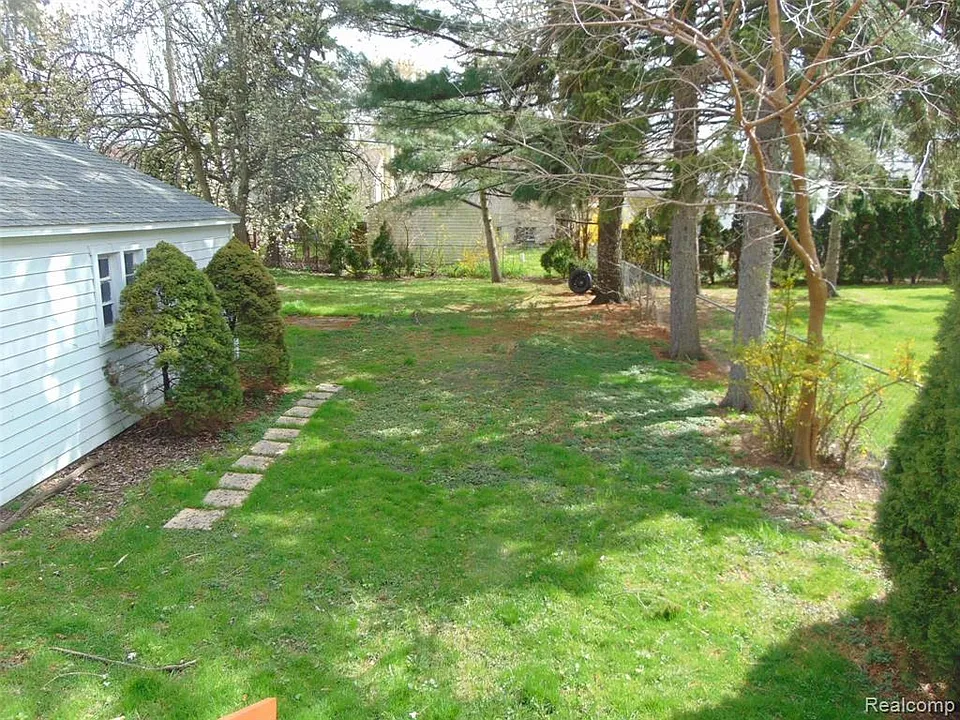 8460 Central Ave