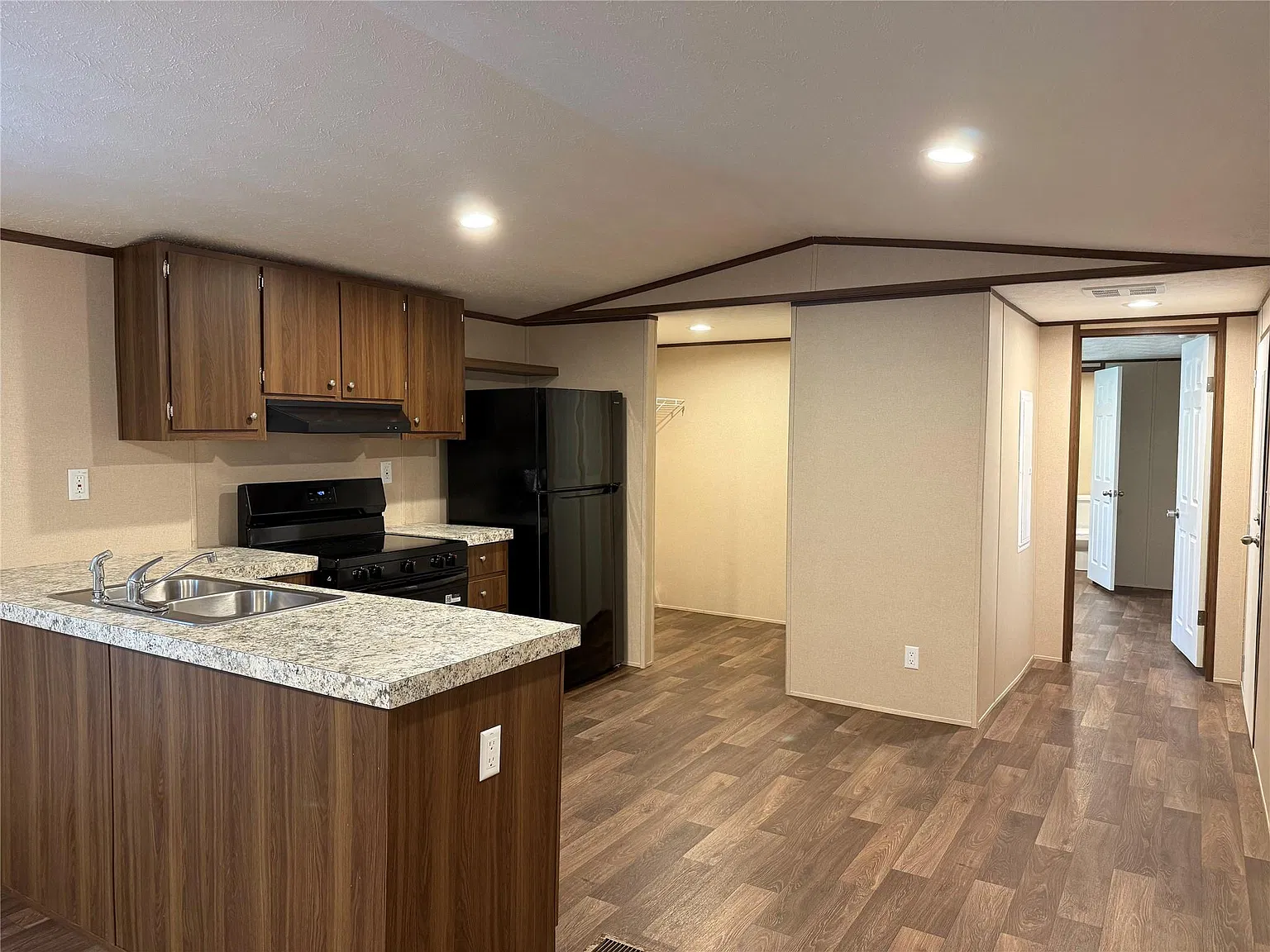 2 bed, 2.0 bath, 820 sqft, $1,450 — Photo 4
