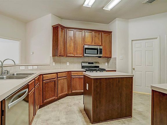5th image of 9615 Elizabeths Glen Ln
