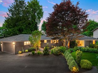 16700 Gary Ln, Lake Oswego, OR 97034
